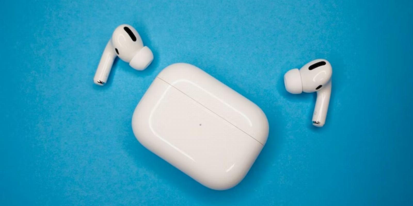 9 Fixes When Your AirPods or AirPods Case Isn’t Charging