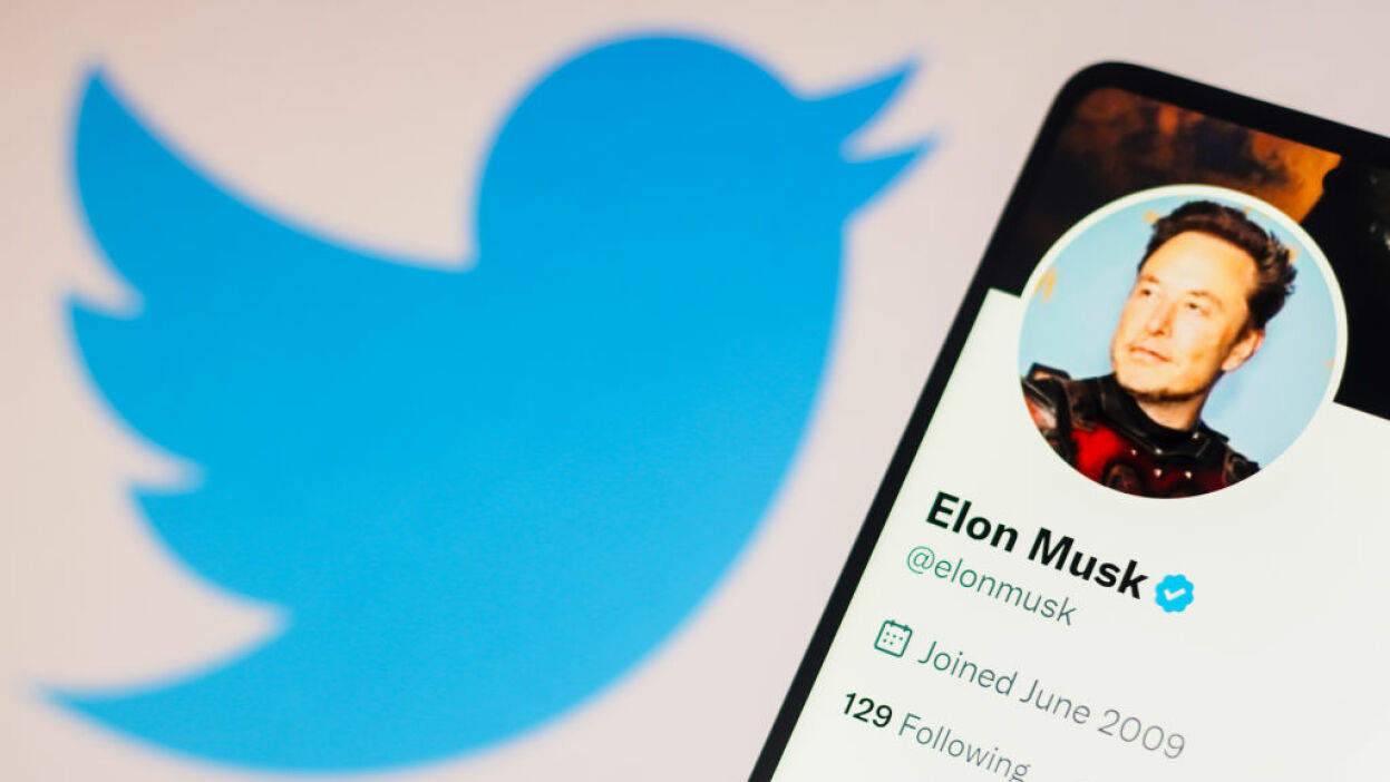 Elon Musk says he’ll make his own smartphone if Apple bans Twitter