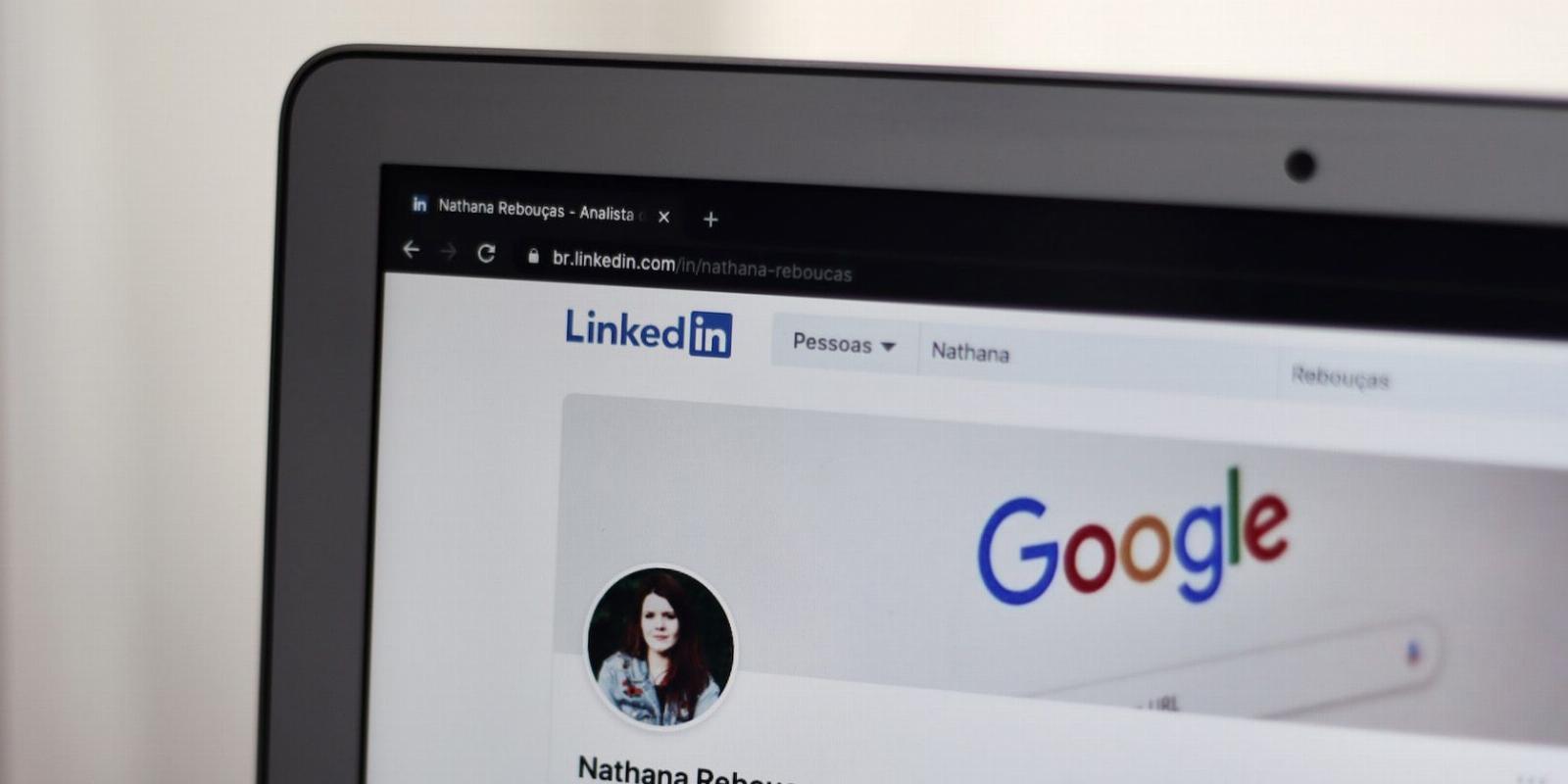 How to Show or Hide Your LinkedIn Premium Badge