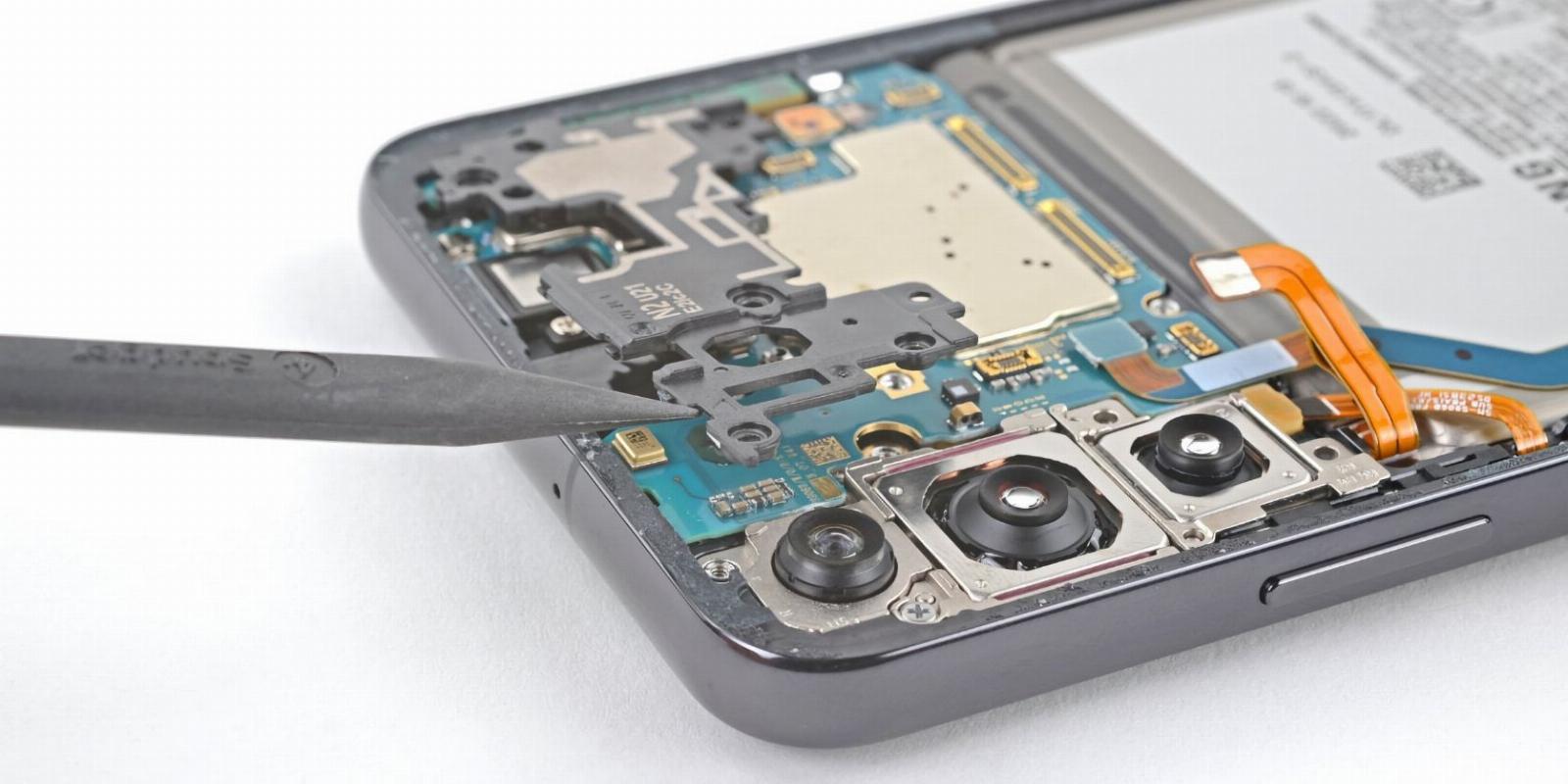 You Can Now Repair Your Broken Galaxy S22 Yourself