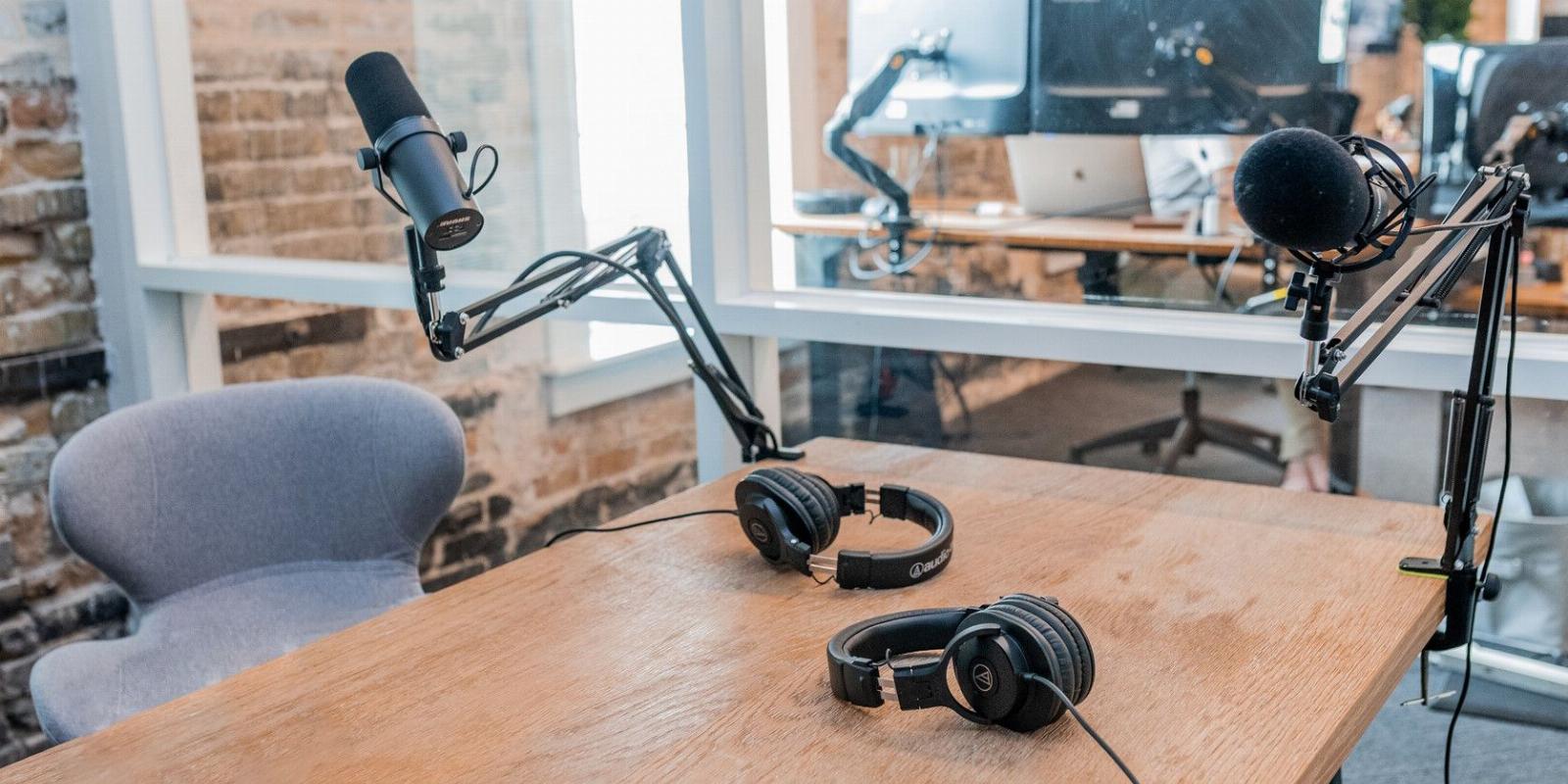 12 Podcasts That Made People Take Podcasting Seriously