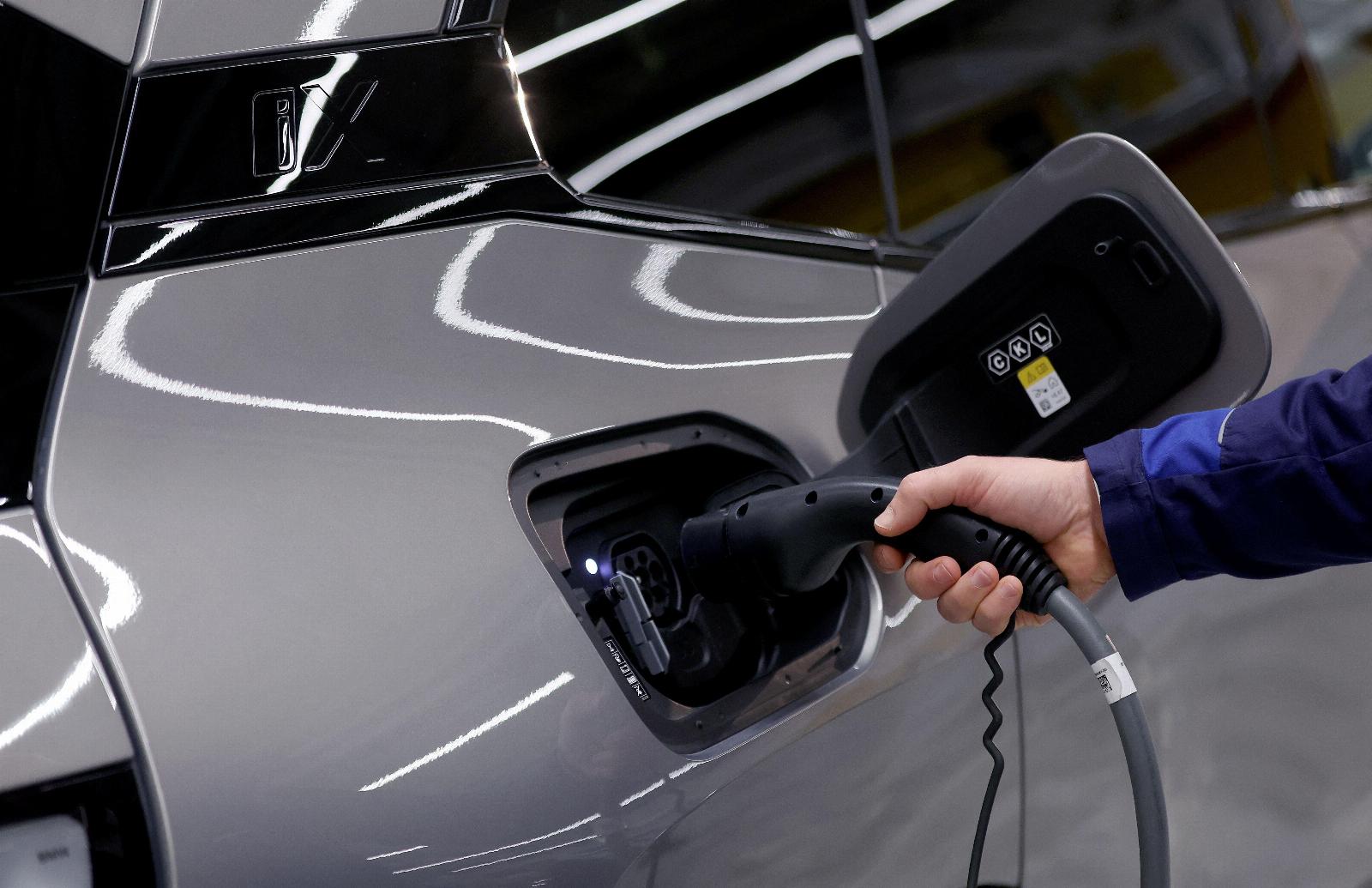 How Electric Vehicle Owners Could Help Rescue the Power Grid