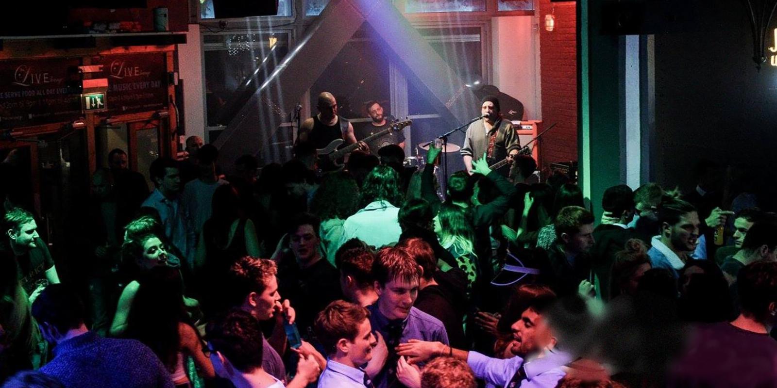 How to Succeed at Photographing a Nightclub Event