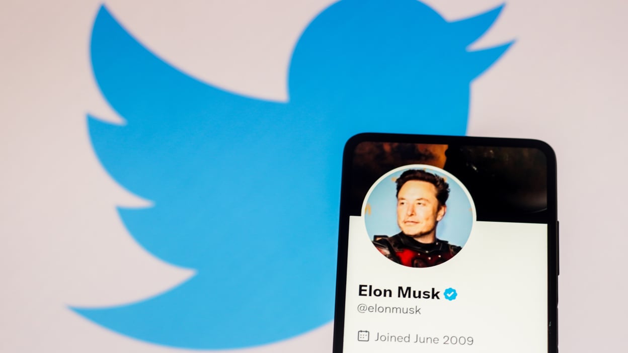 Musk says Twitter will share ad revenue with creators…who give him money first.