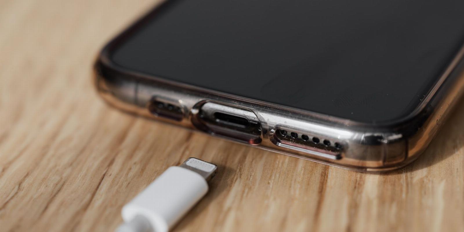 5 Reasons Your iPhone Lightning Cable Never Lasts (And How to Avoid Them)
