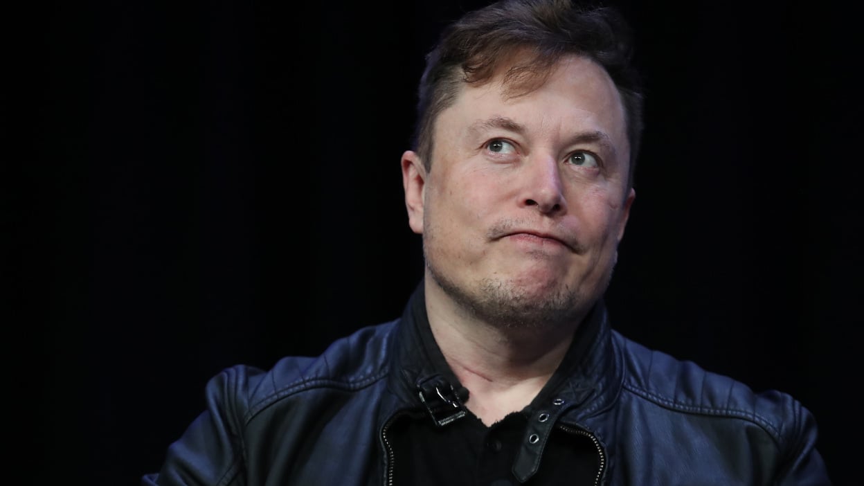 Elon Musk apologizes to the Twitter designer he publicly mocked
