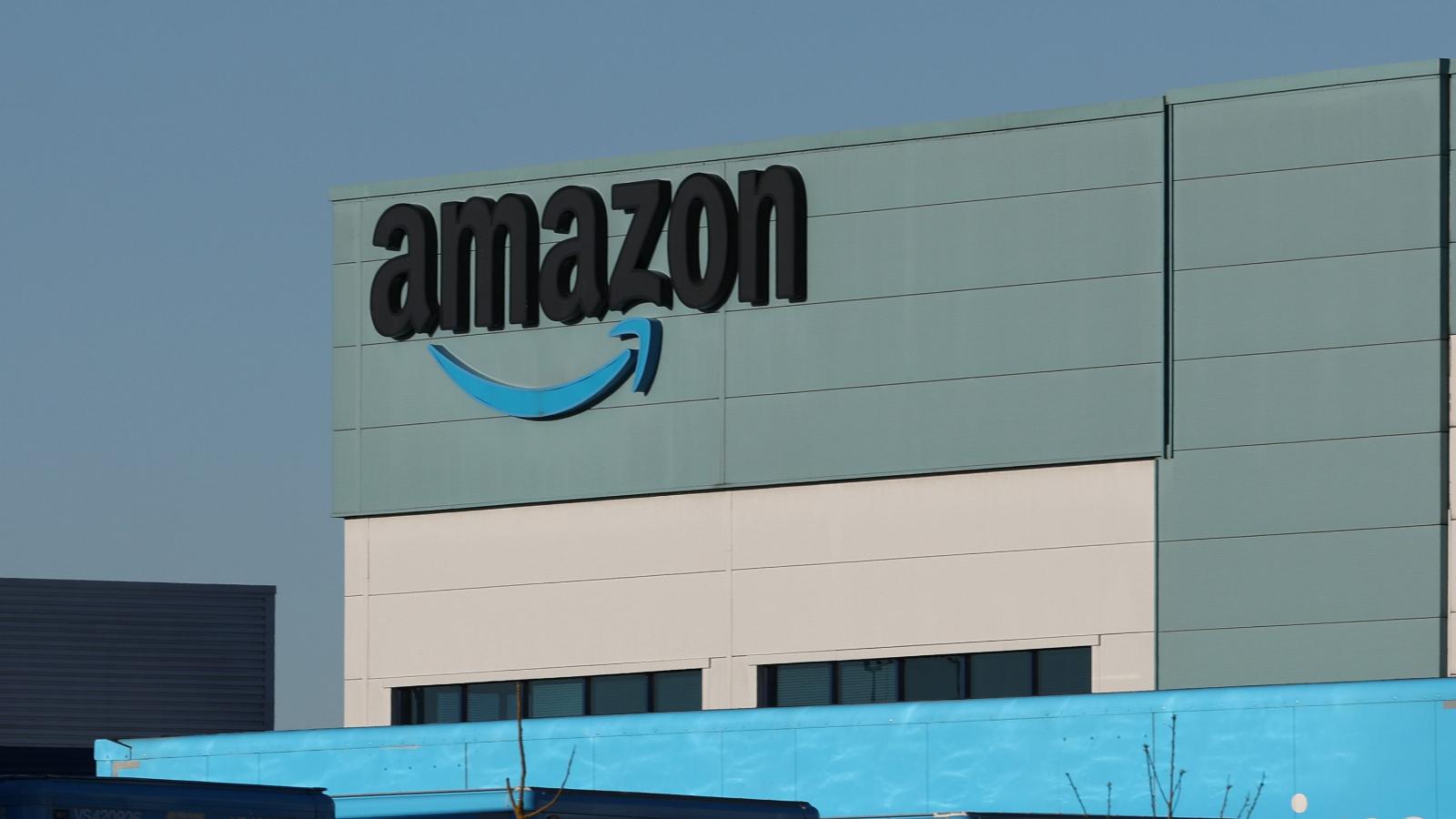 Amazon in talks to offer low-cost or free mobile service to Prime customers, report says