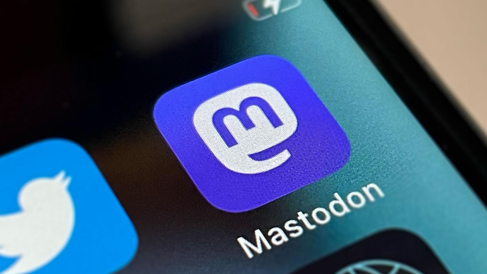 As Twitter destroys its brand by renaming itself X, Mastodon user numbers are again soaring