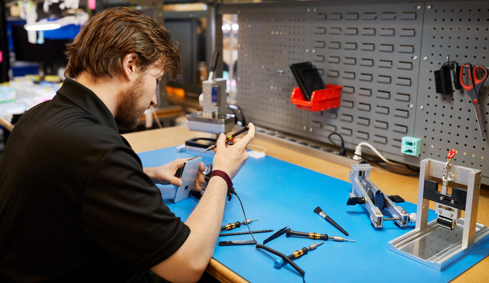 Apple, government officials lend support to federal right to repair law