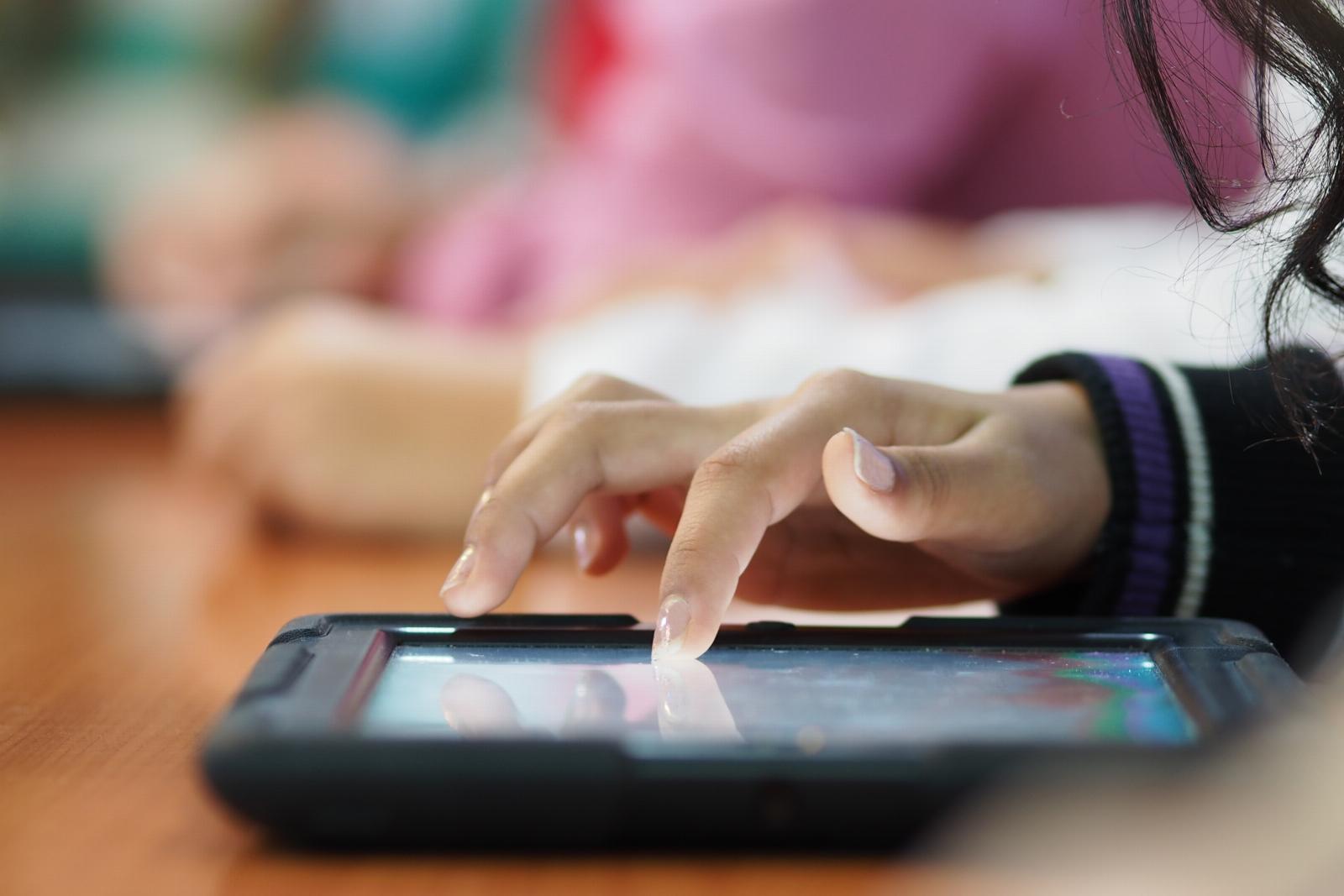 Children’s tablet has malware and exposes kids’ data, researcher finds