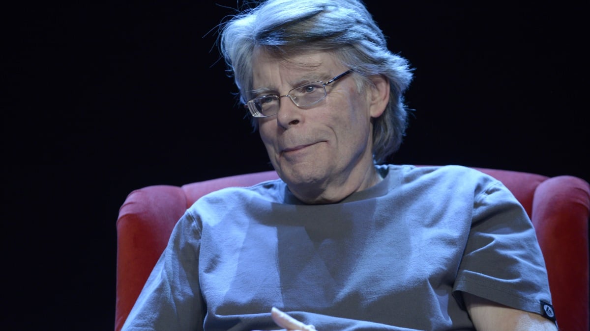 Stephen King calls on Elon Musk to change ‘X’ back to Twitter