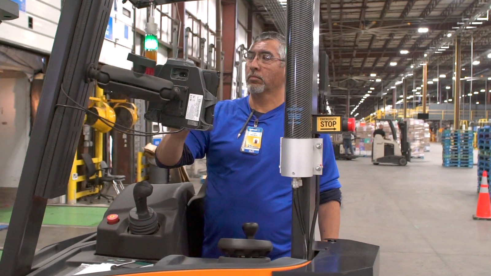 Walmart will deploy robotic forklifts in its distribution centers