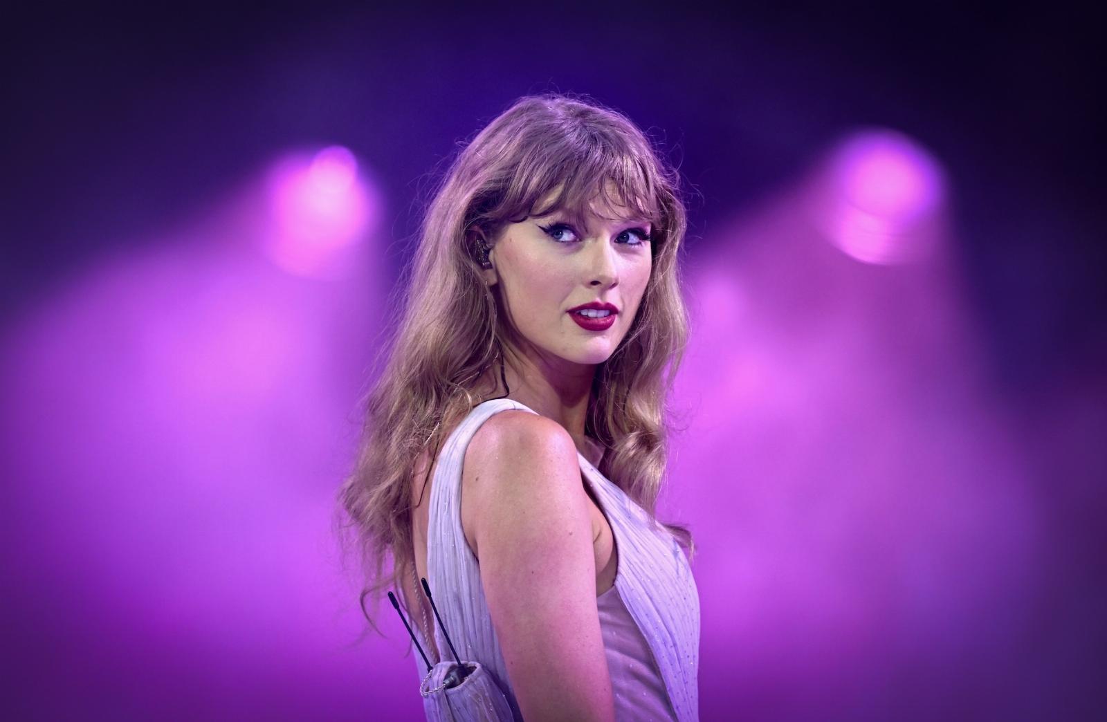 Taylor Swift cites ‘fears around AI’ as she endorses the Democratic ticket