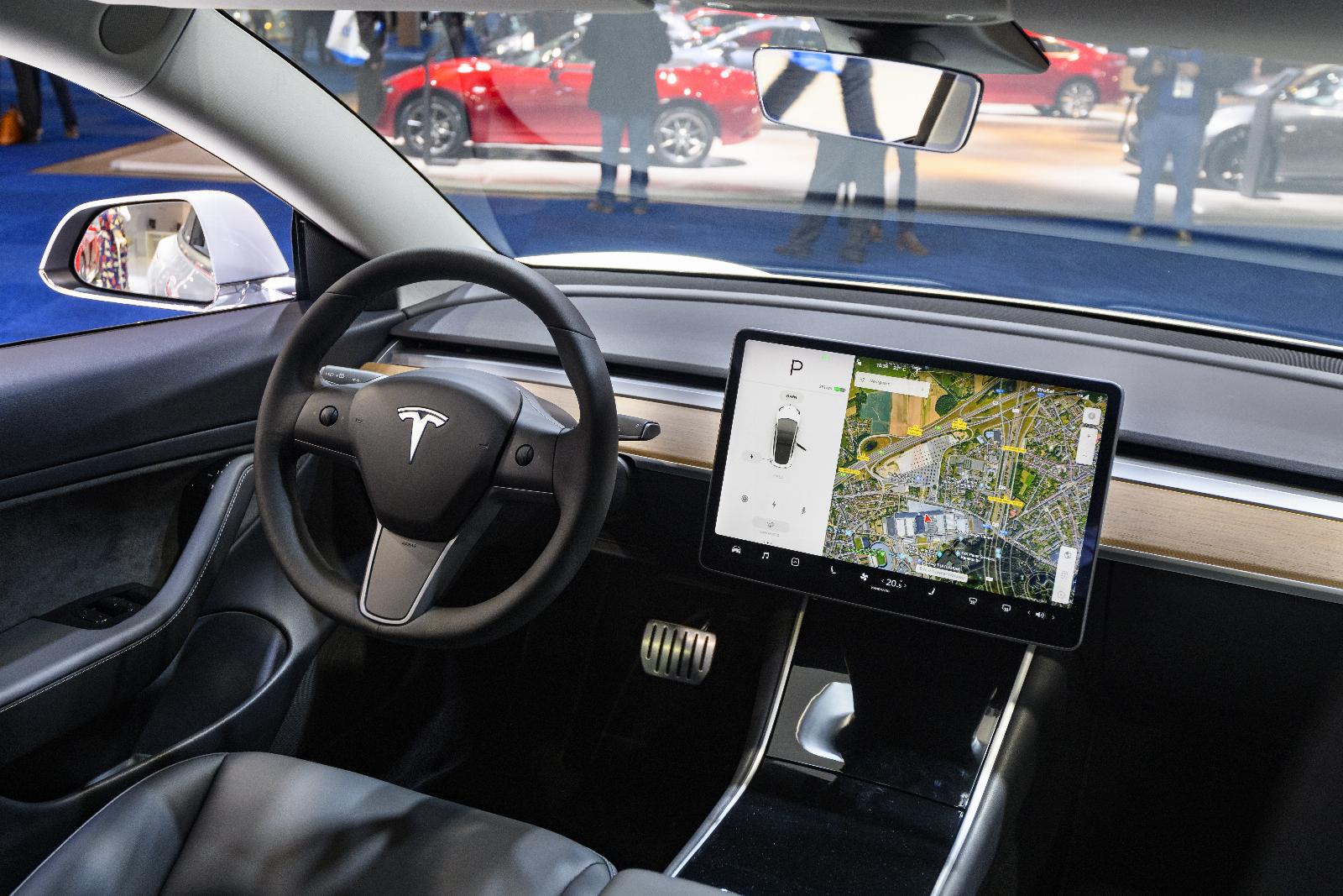 How Tesla’s plans for ‘unsupervised FSD’ and robotaxis could run into red tape