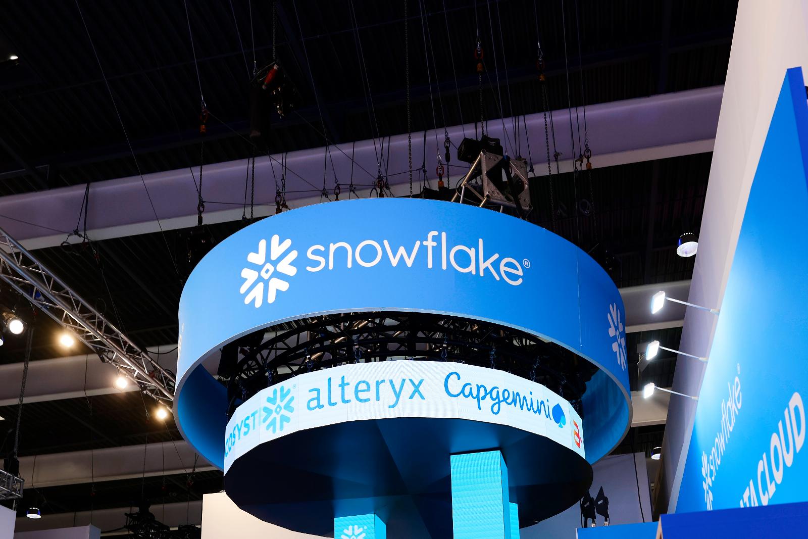 Snowflake snaps up data management company Datavolo